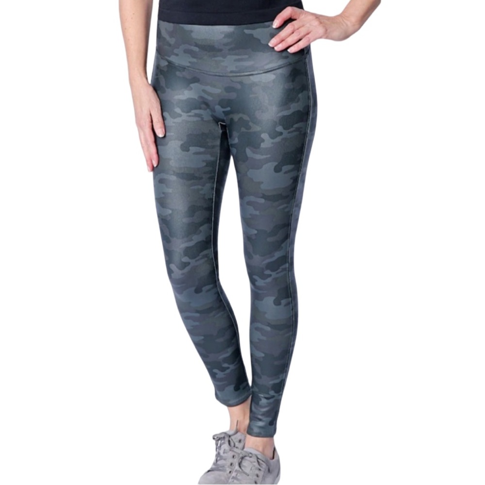 DG2 Diane Gilman Petite Small Slim & Sleek Legging in Grey Camouflage